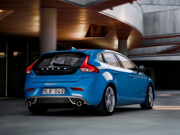 Volvo V40 наделили спортивным пакетом R-Design