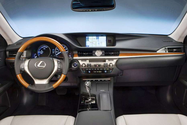 Объявлены цены на Lexus ES 2013 в России