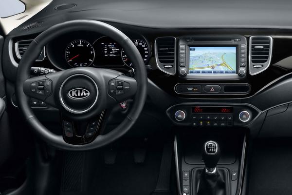 Kia представила первые фото минивена Carens 