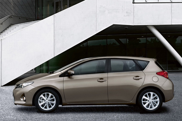 Toyota Auris 2013 - технические характеристики 