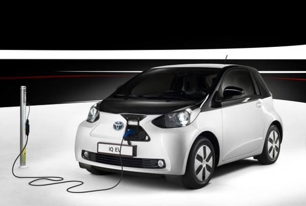 Toyota покажет в Париже электроверсию модели IQ