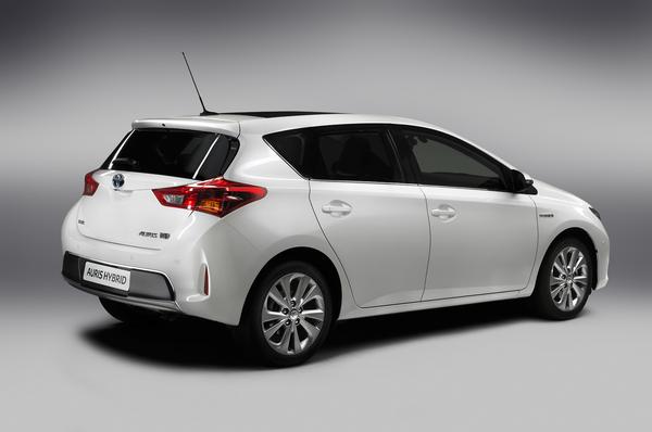 Toyota анонсировала цены на новый Auris 2013