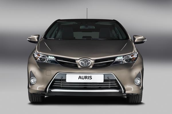 Toyota анонсировала цены на новый Auris 2013