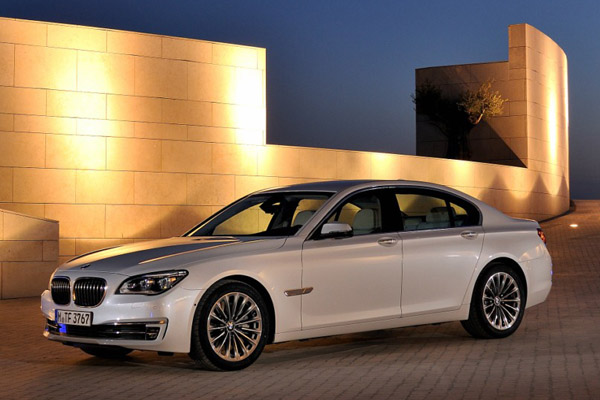 BMW готовит новые модификации седана 7-Series
