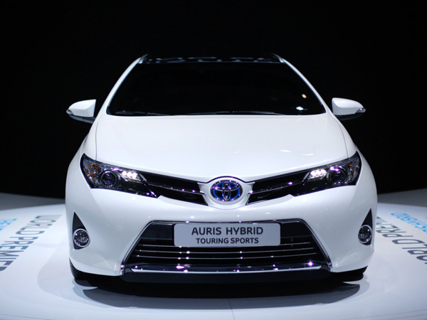 Toyota Auris Touring Sports Hybrid - новинка Парижа