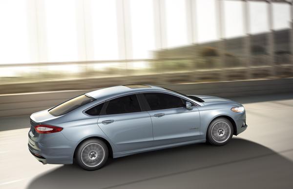 Ford представил седан Fusion Hybrid Titanium 2013