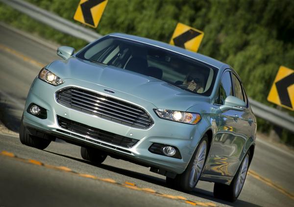 Ford представил седан Fusion Hybrid Titanium 2013