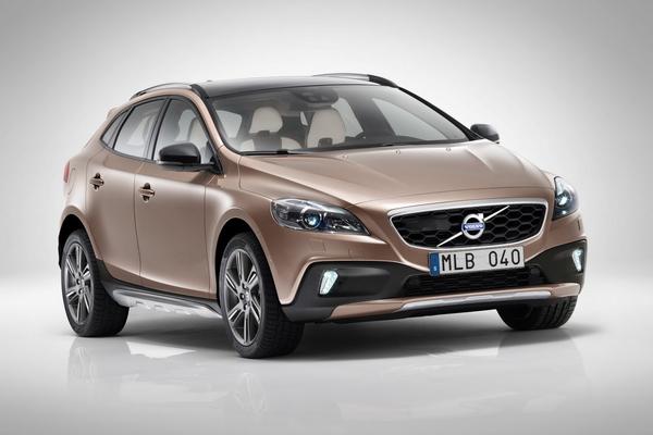 Стала известна стоимость новых моделей Volvo V40