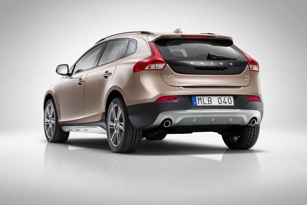 Стала известна стоимость новых моделей Volvo V40