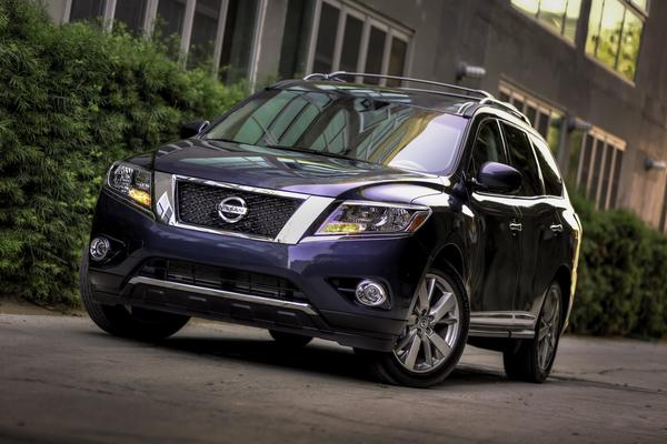 Nissan назвал цены на все версии Pathfinder 2013
