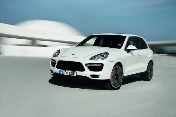 Porsche показал первые фото Cayenne Turbo S 2013