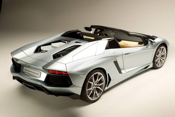 Lamborghini представил родстер Aventador LP700-4