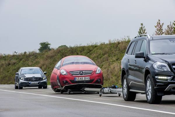 Mercedes-Benz работает над безопасностью S-Class 