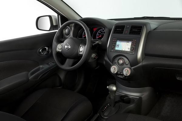 Nissan объявил цены на бюджетный седан Versa 2013