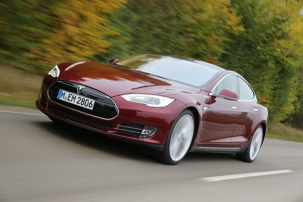 Tesla Model S станет доступна в Европе в 2013