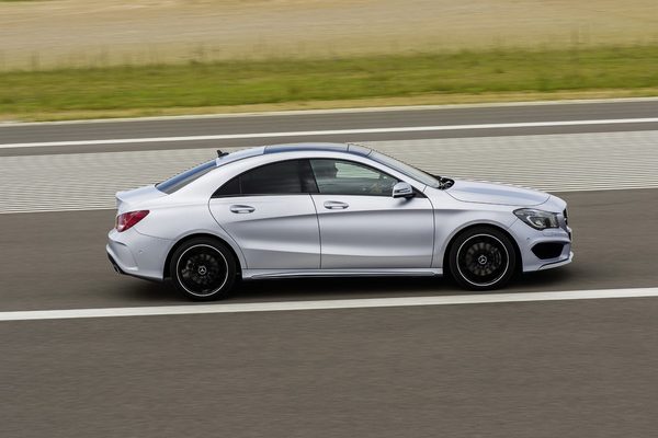 Свежие фотографии и данные о Mercedes-Benz CLA