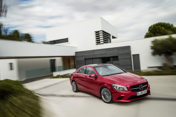 Свежие фотографии и данные о Mercedes-Benz CLA