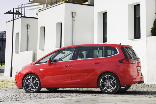 Opel выпустил «заряженный» Zafira Tourer BiTurbo 