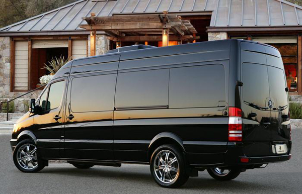 Роскошный Mercedes Sprinter от Lexani Motorcars