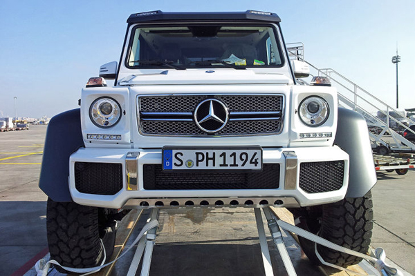 Mercedes G63 AMG превратили в трехосный пикап 