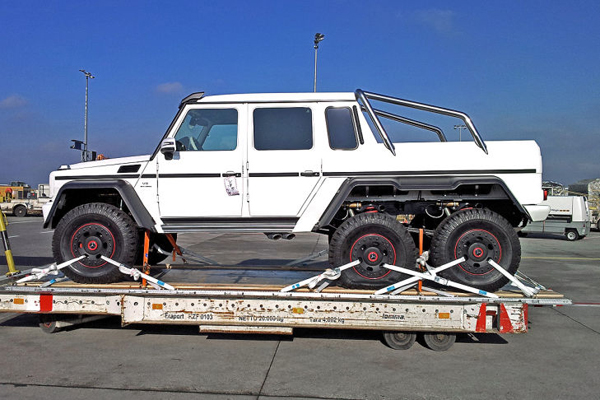 Mercedes G63 AMG превратили в трехосный пикап 