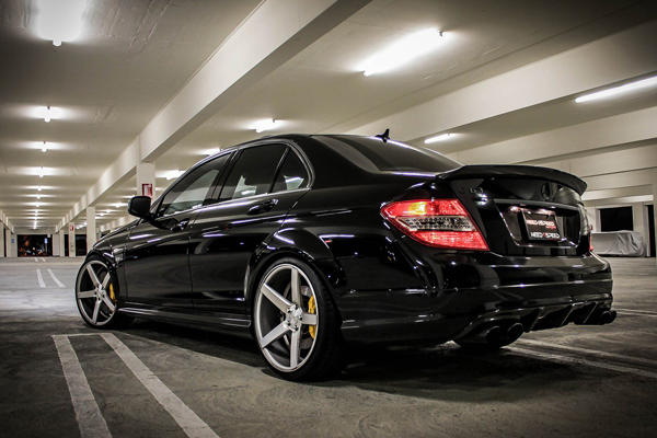 Mercedes C63 Striker от Need 4 Speed Motorsports