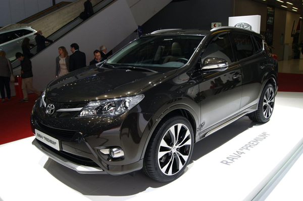 Toyota представила RAV4 Premium и RAV4 Adventure