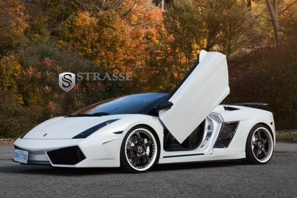 Lamborghini Gallardo с дисками Strasse CF S5