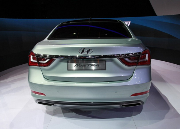 Hyundai анонсировал семейный седан Mistra Concept 