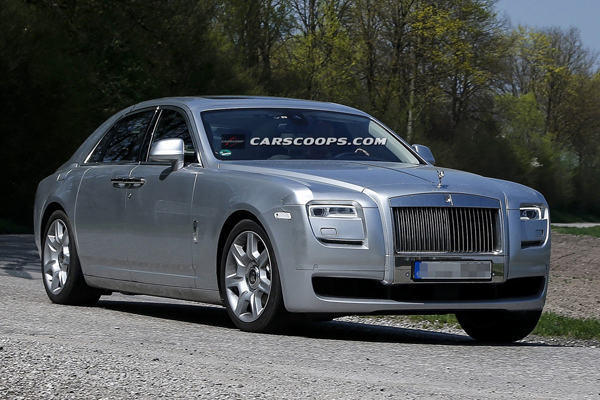 Обновленный Rolls-Royce Ghost замечен папарацци