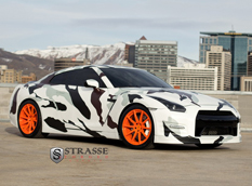 Камуфлированный Nissan GT-R на дисках Strasse