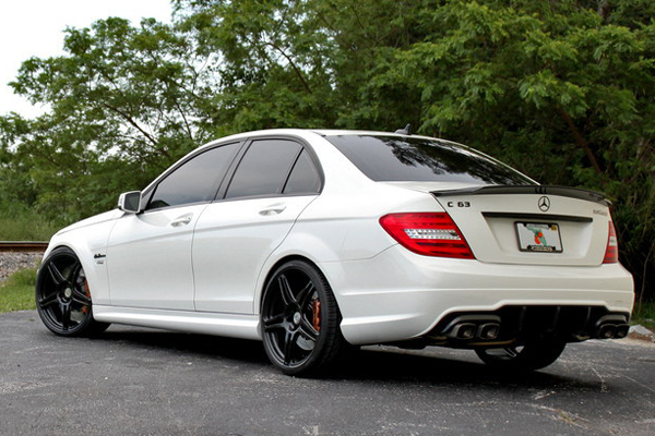 Mercedes-Benz C63 AMG от Renntech и HRE Wheels