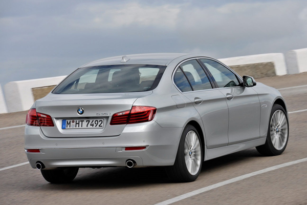 BMW рассекретил обновленное семейство 5-Series