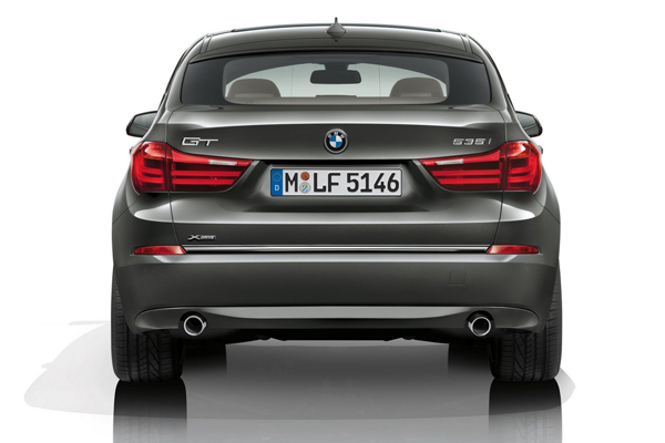 BMW рассекретил обновленное семейство 5-Series