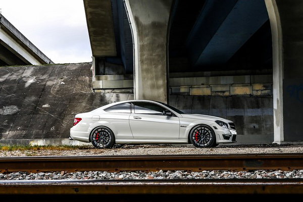 Mercedes-Benz C63 AMG в тюнинге Mode Carbon