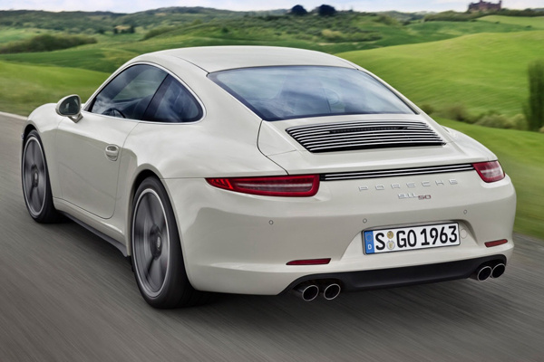 Porsche рассекретил спецверсию 911 50 Years Edition