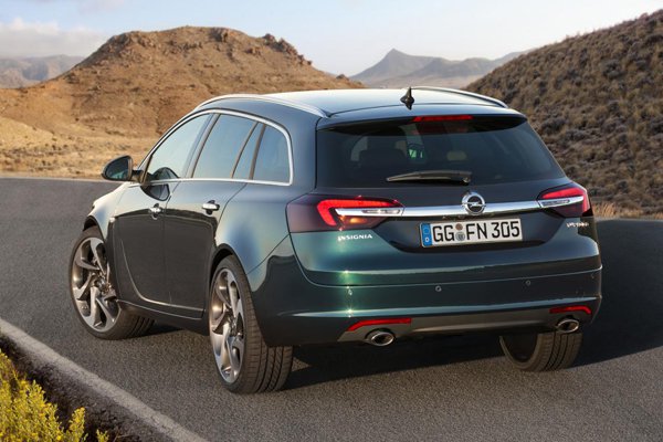 Opel Insignia получил новые моторы и внешность