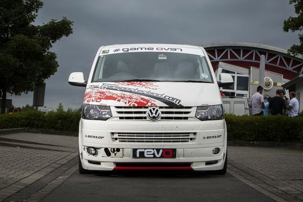 VW T5 проехал Нюрбургринг за 9 минут и 57 секунд 