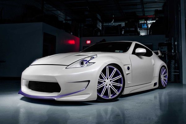 Nissan 370Z Vestito с дисками Vossen Wheels