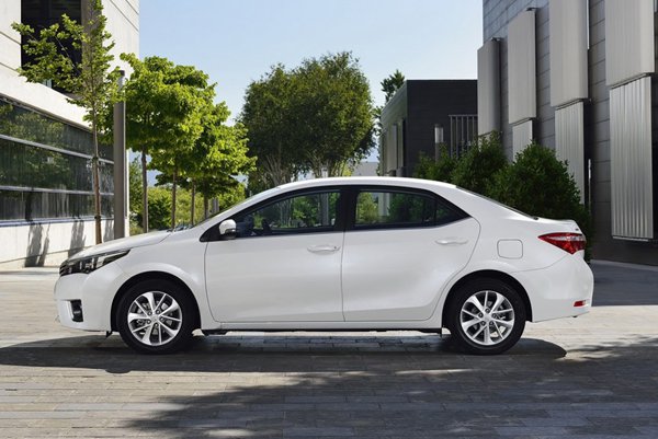 Toyota Corolla 2014 - новые данные и свежие фото 