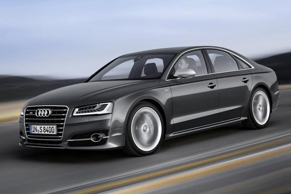 Audi рассекретила рестайлинговую версию S8