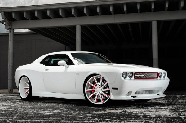 Ultimate Auto «прокачал» Dodge Challenger