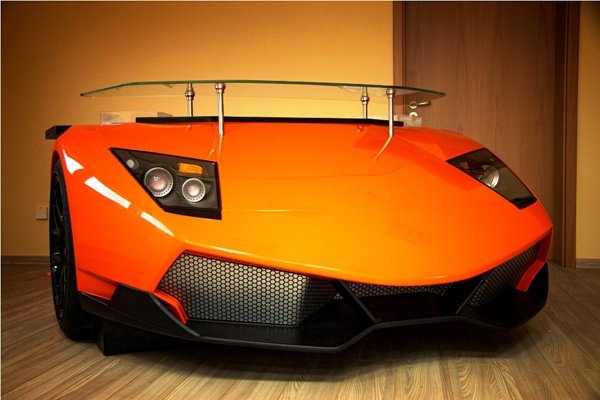 Стол для истинных поклонников Lamborghini