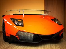 Стол для истинных поклонников Lamborghini