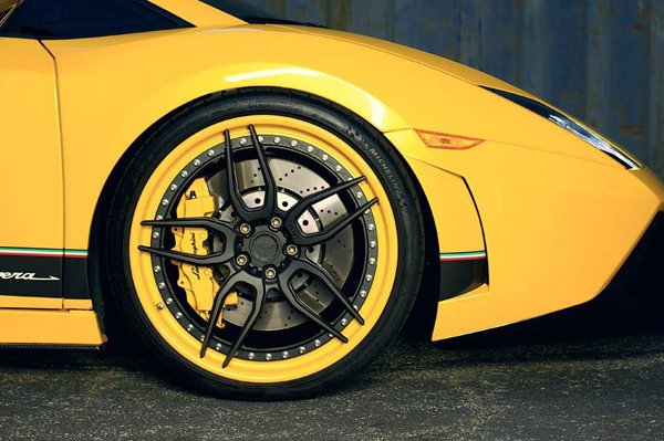 Lamborghini Gallardo LP570 с дисками ADV.1 Wheels