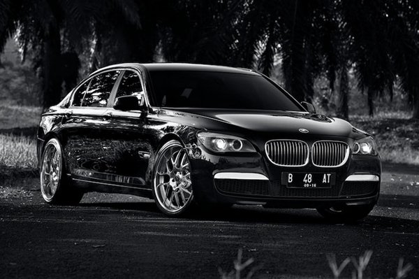 BMW 7-Series на 22-дюймовых дисках Vorsteiner  