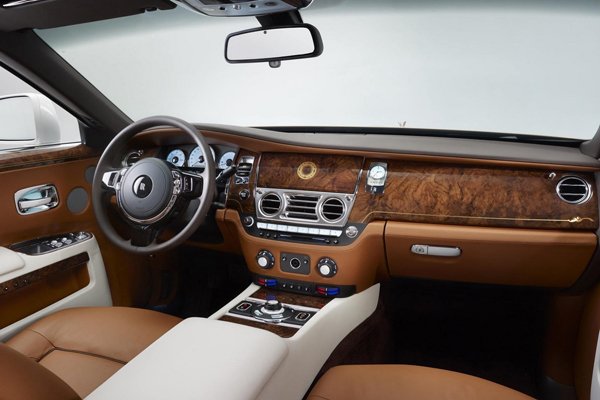 Rolls-Royce представил Ghost Golden Sunbird Edition