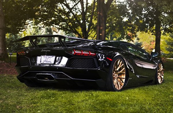 Lamborghini Aventador в обвесе PUR Wheels