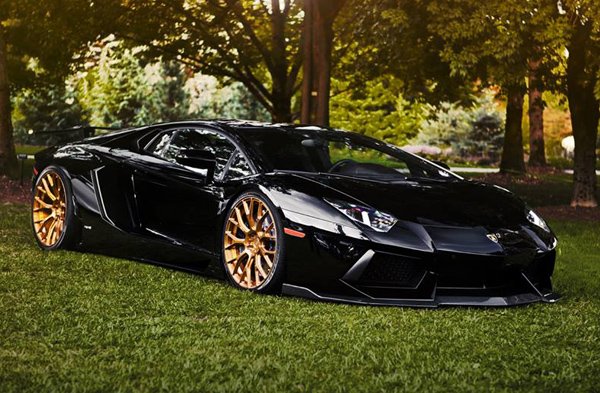 Lamborghini Aventador в обвесе PUR Wheels