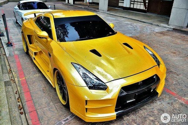 Сингапурский Nissan GT-R R35 в уникальном обвесе